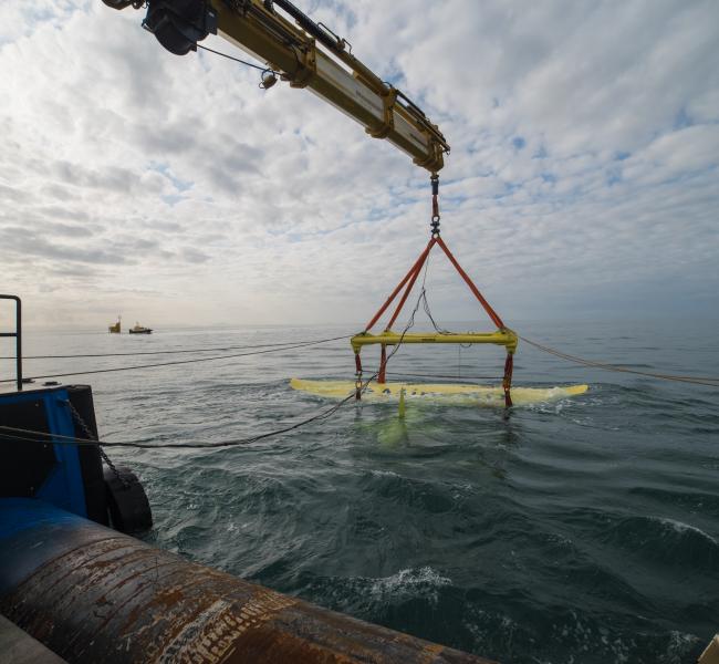 Minesto DG500 Lifted into the Water